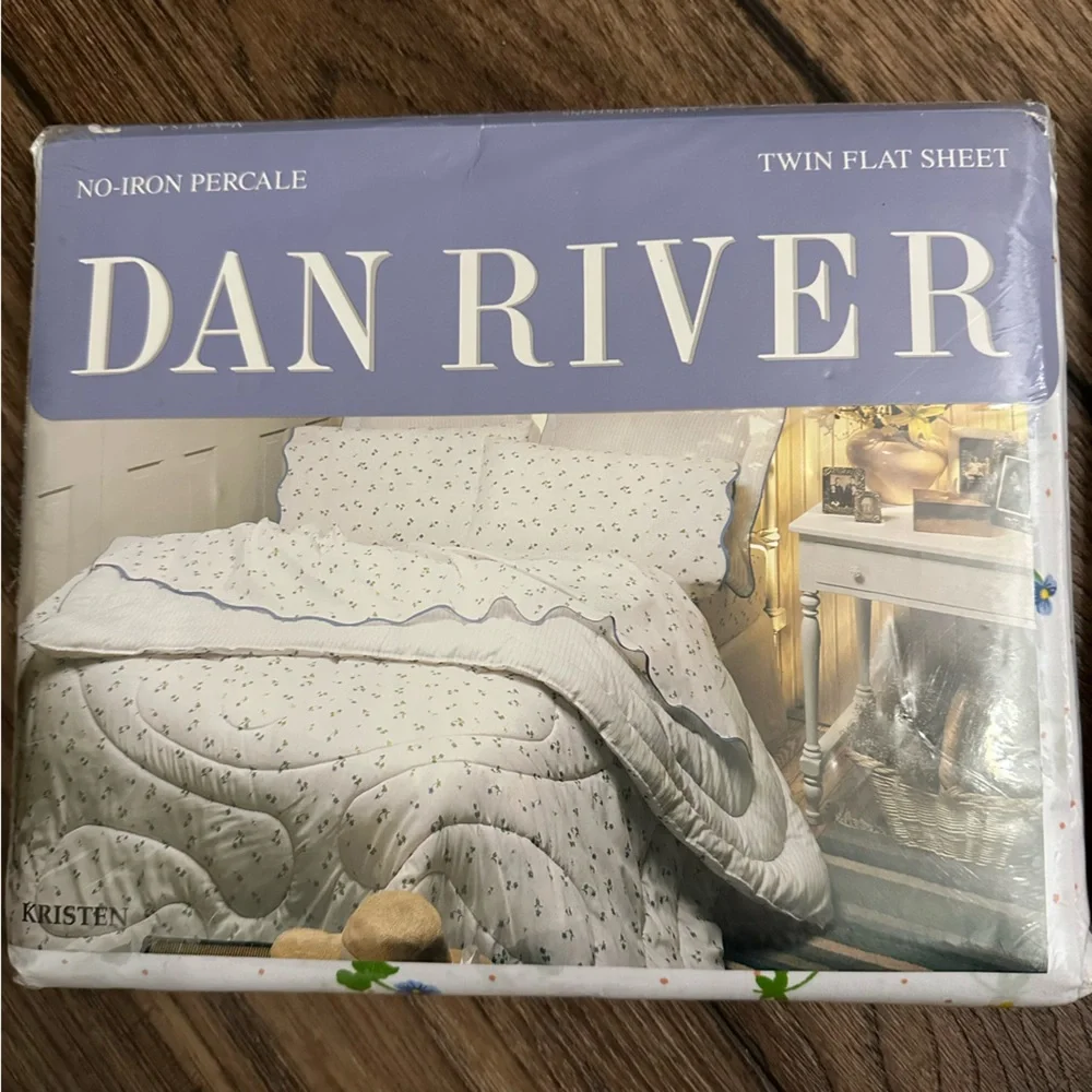 Vintage 1987 Dan River Kristen Pair Of Twin Flat Sheets Blue Floral
